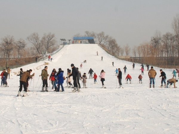 山東菏澤市滑雪場(chǎng)