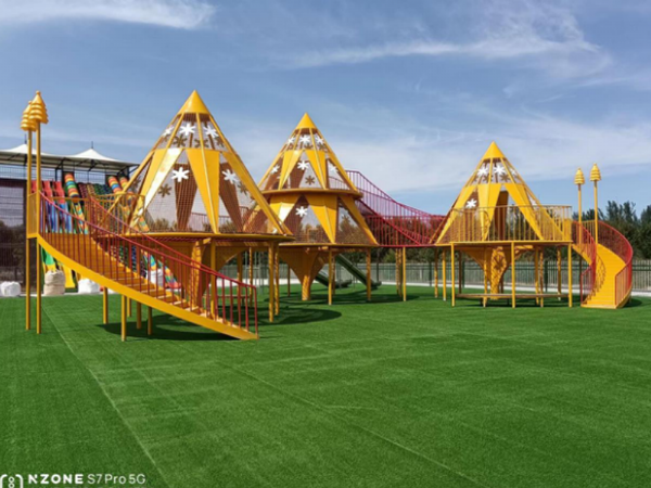 2022年8月，江蘇徐州紅楓森林公園，無動力游樂項(xiàng)目落地完成，占地15000平，總投資300萬。